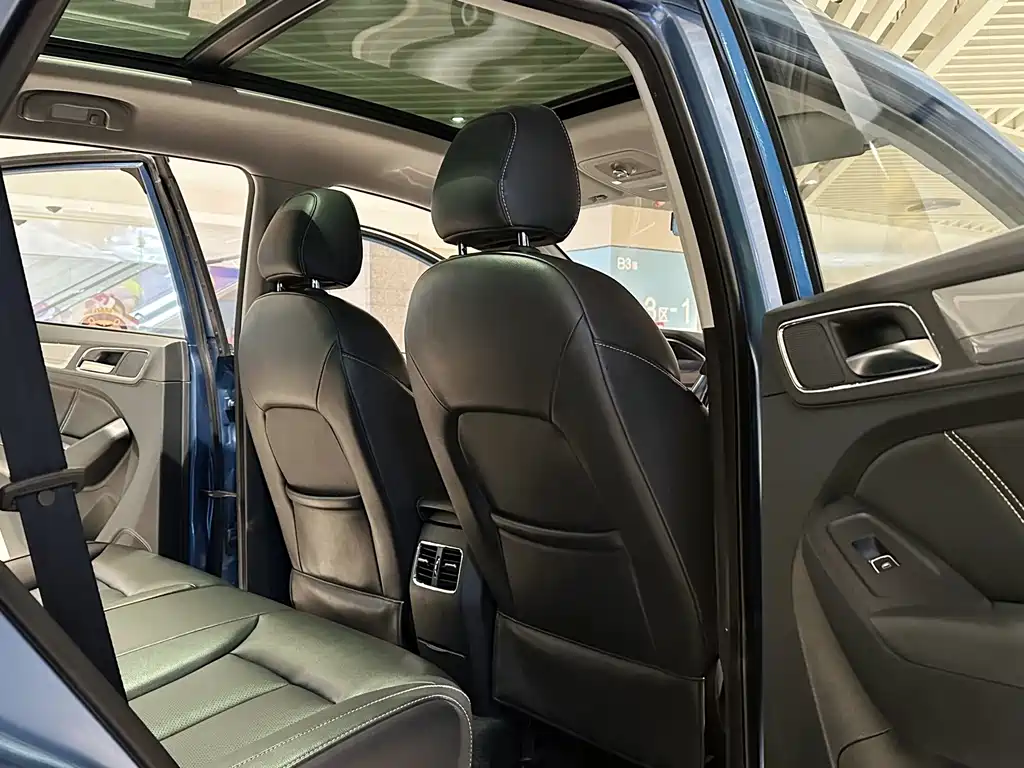 ROEWE RX5 NEW ENERGY