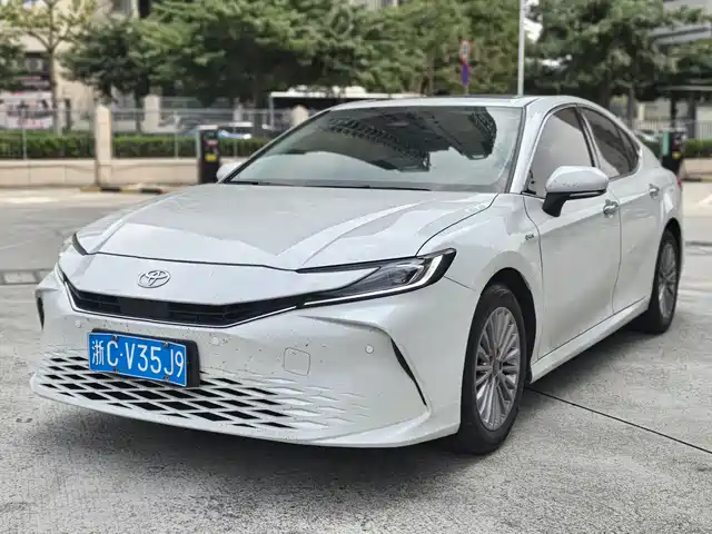 TOYOTA CAMRY 2024