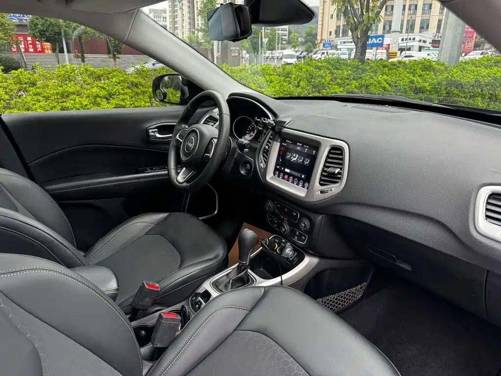 Jeep Compass — миниатюра 11