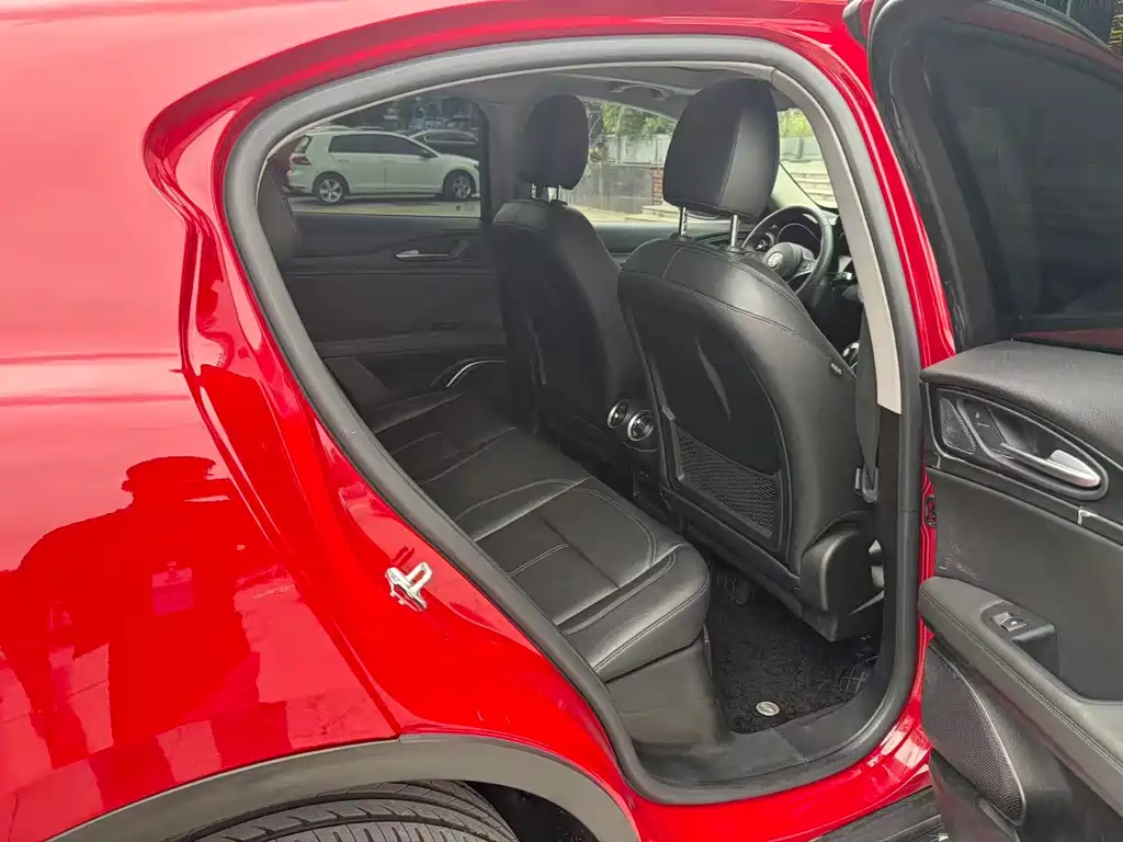 Alfa Romeo Stelvio — миниатюра 11