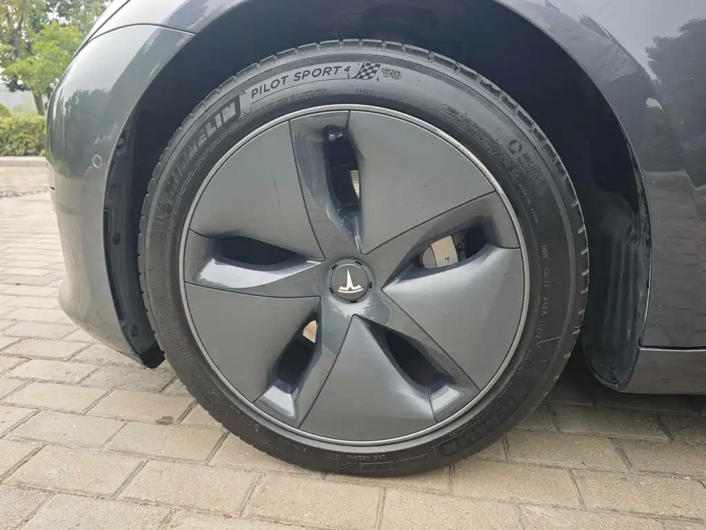 Tesla Model 3 — миниатюра 15