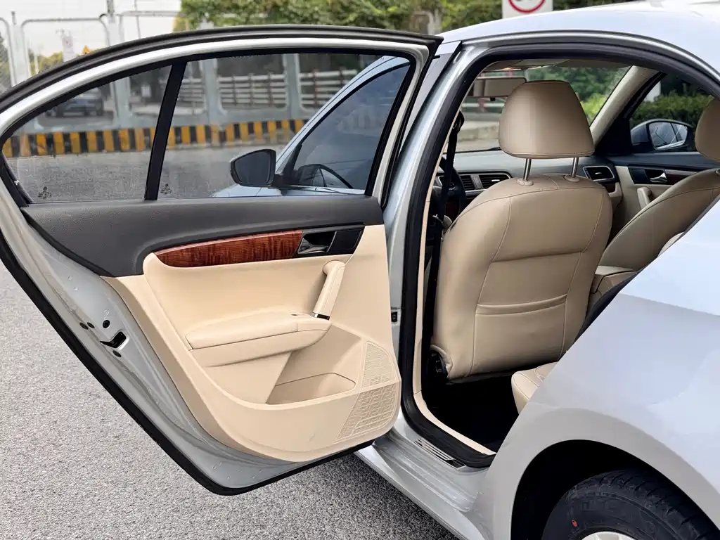 Volkswagen Lavida — миниатюра 6