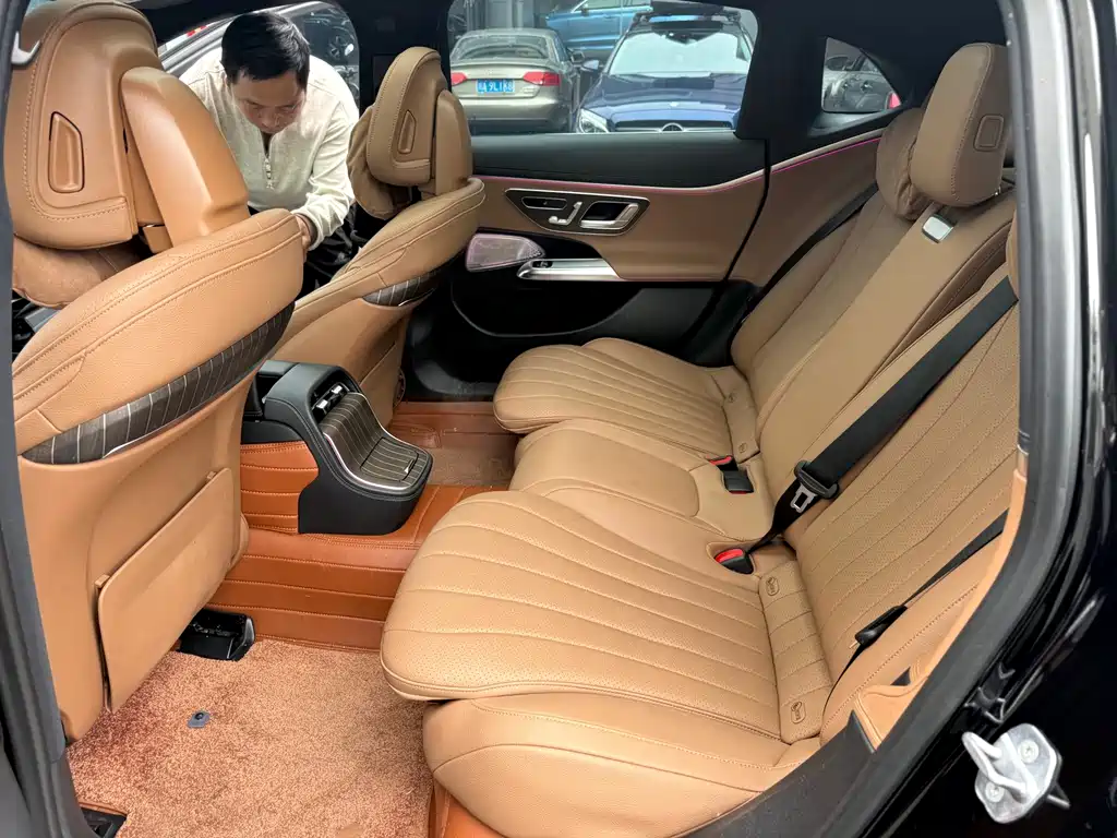 Mercedes-Benz E-Class — миниатюра 5