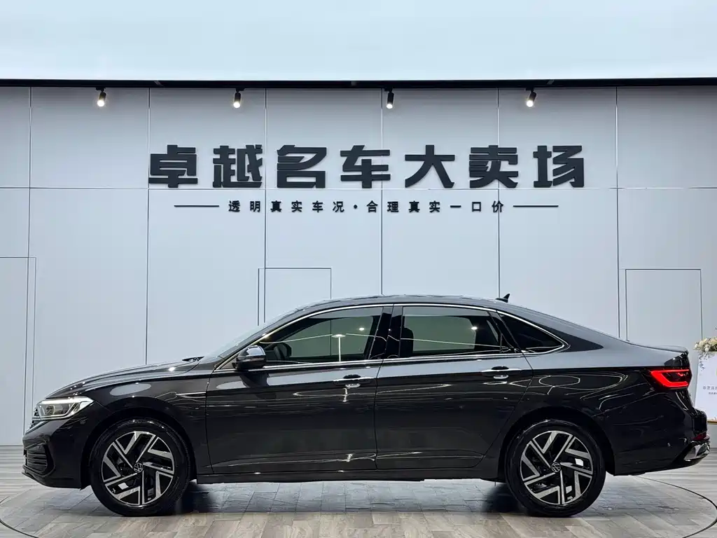 Volkswagen Sagitar 2023 300TSI DSG