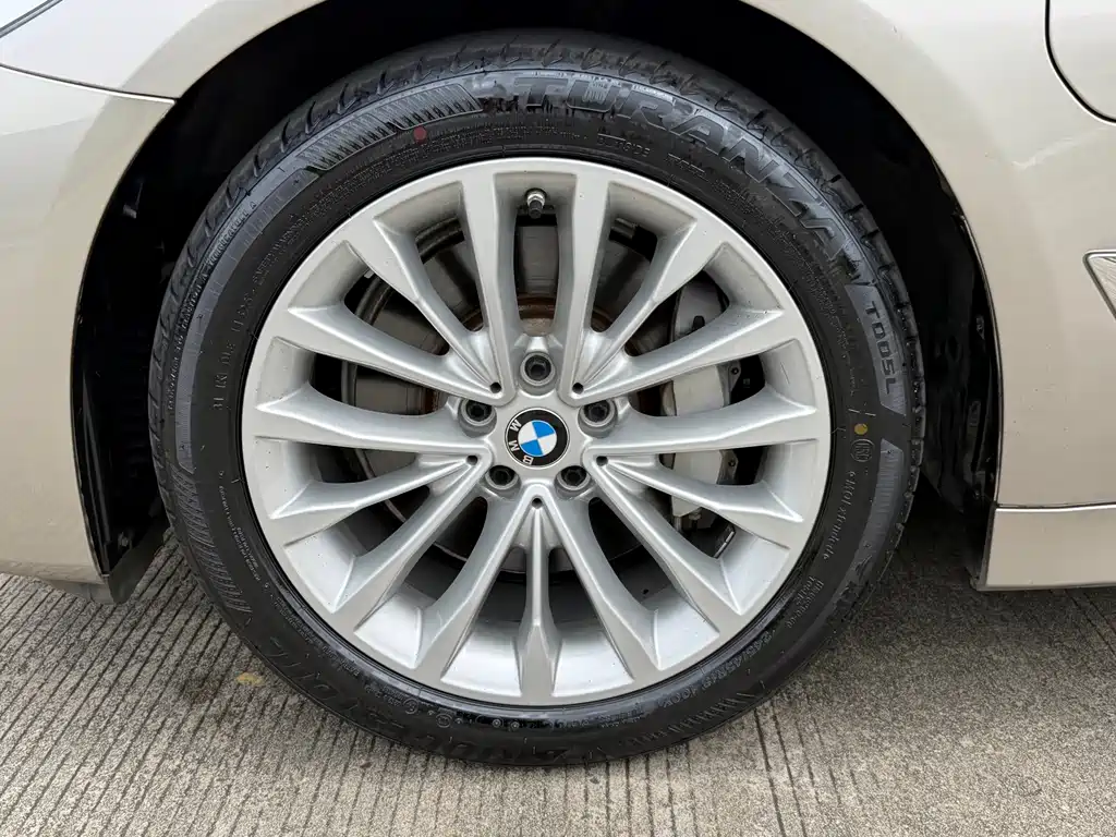 BMW 5 Series New Energy — миниатюра 21