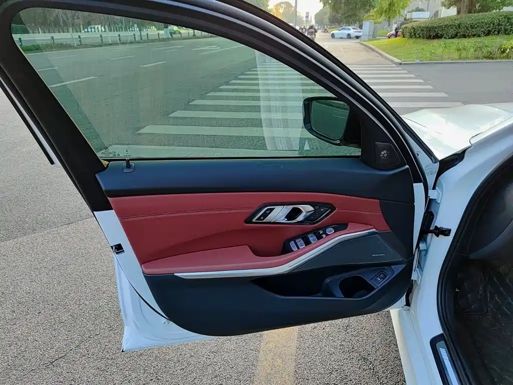 BMW 3 Series 330Li M Sport Night Package, фото 6
