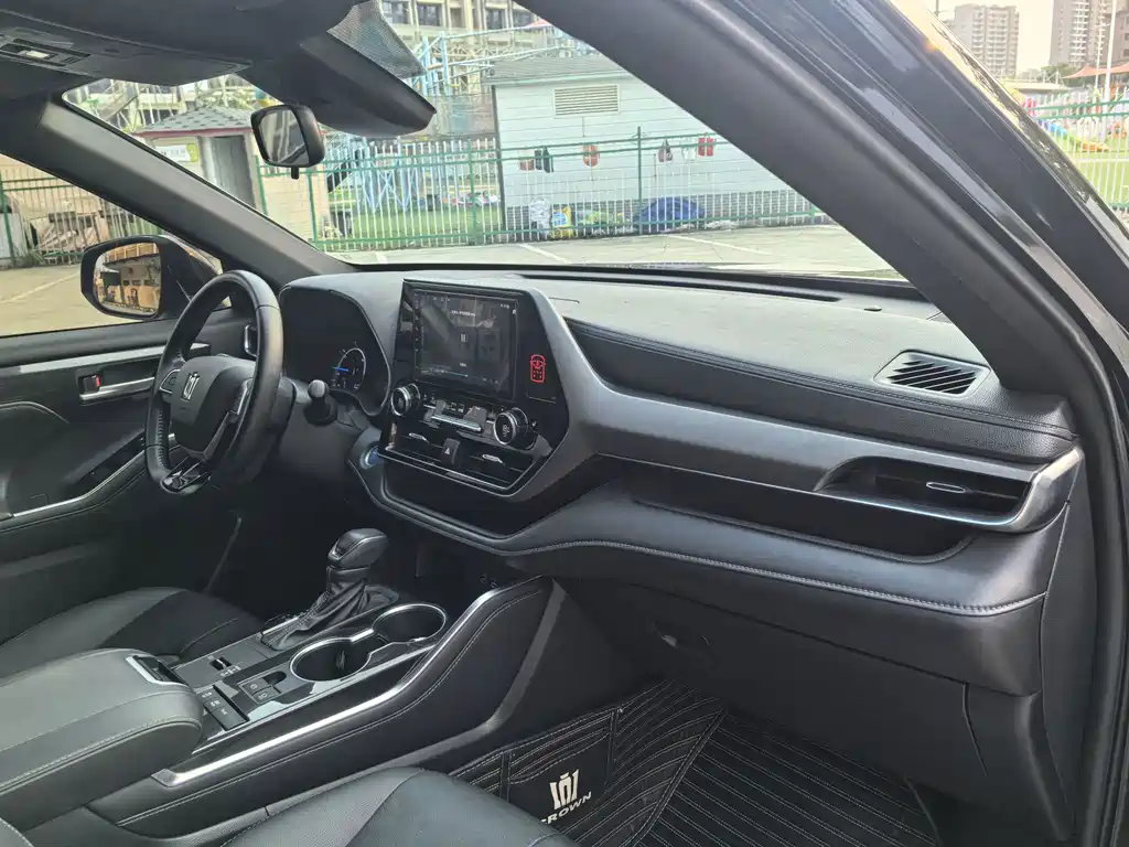 Toyota Crown Kluger — миниатюра 13