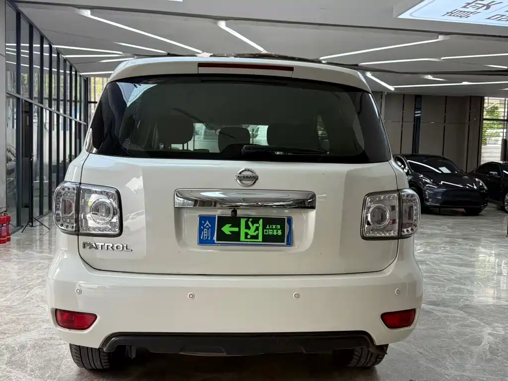 Nissan Patrol — миниатюра 9
