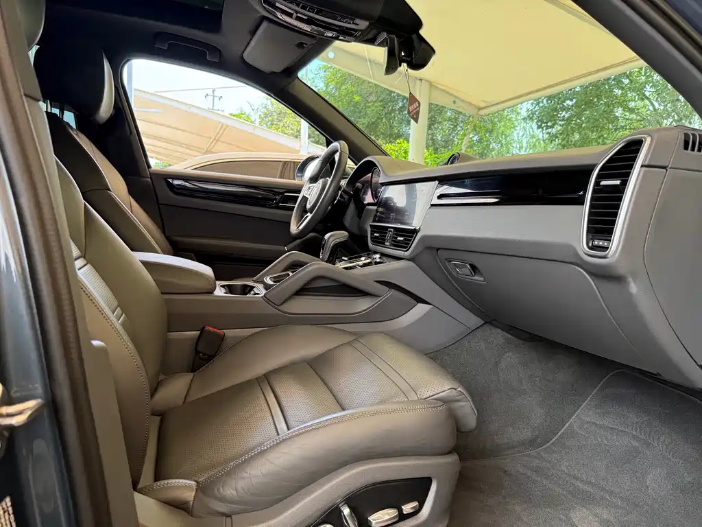 Porsche Cayenne — миниатюра 12