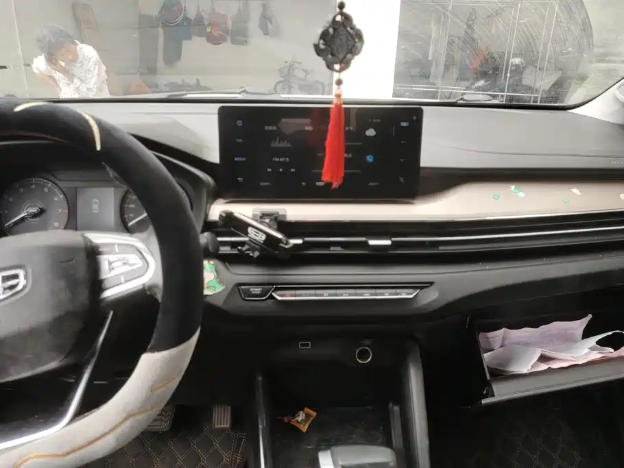 Geely Vision X3 — миниатюра 13