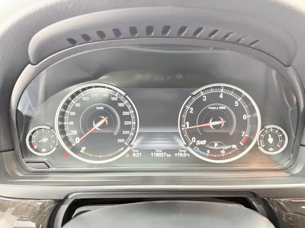 BMW 5 Series — миниатюра 9