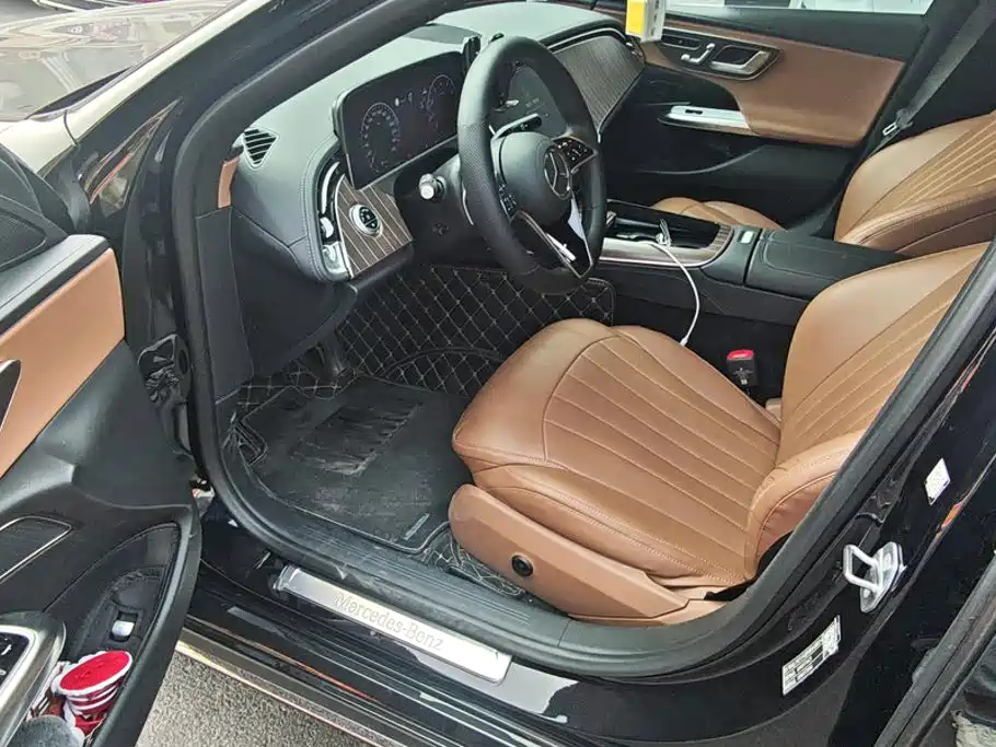 Mercedes-Benz E-Class — миниатюра 9
