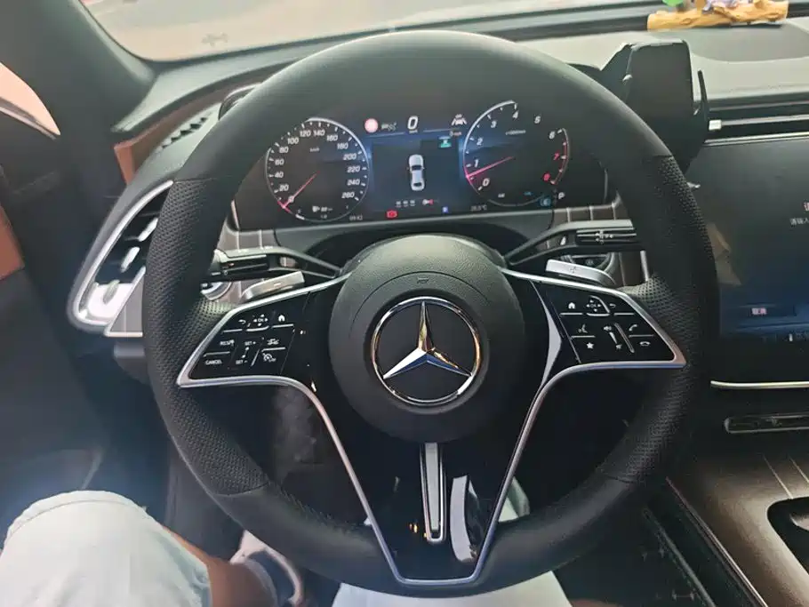 Mercedes-Benz E-Class — миниатюра 15