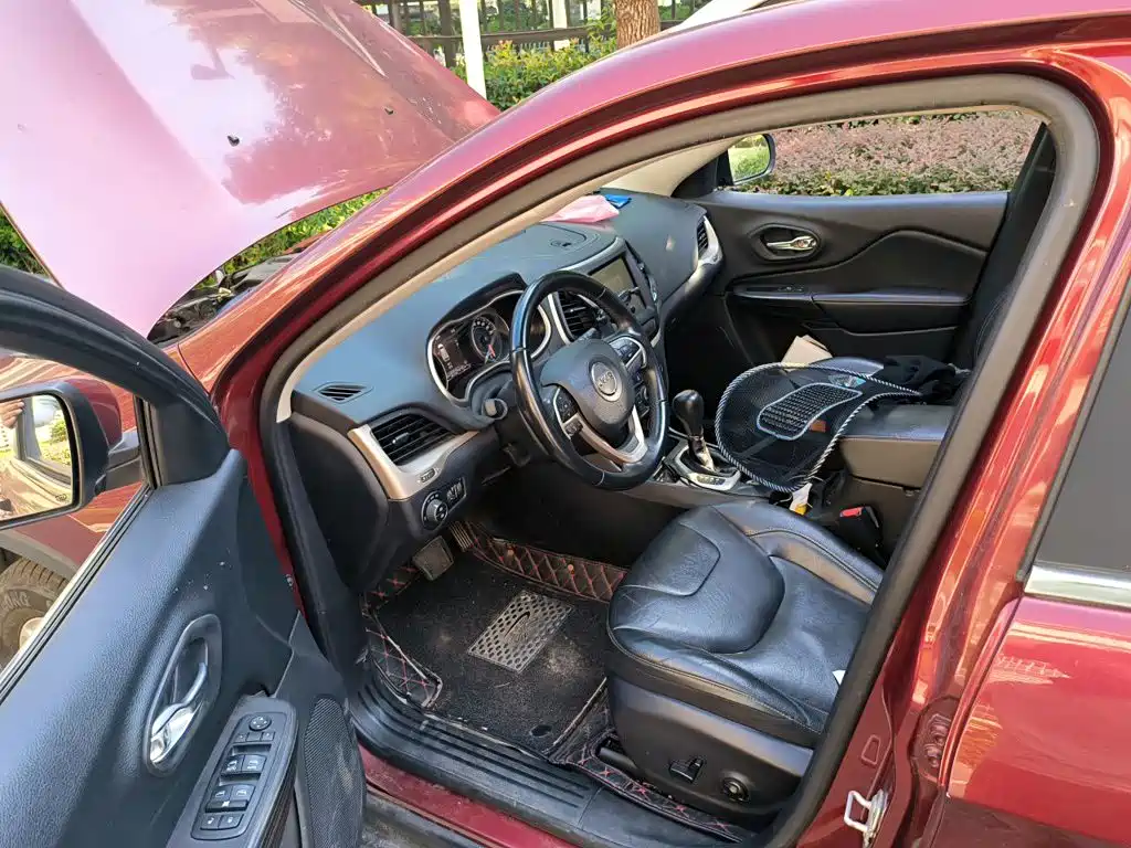 Jeep Cherokee — миниатюра 12