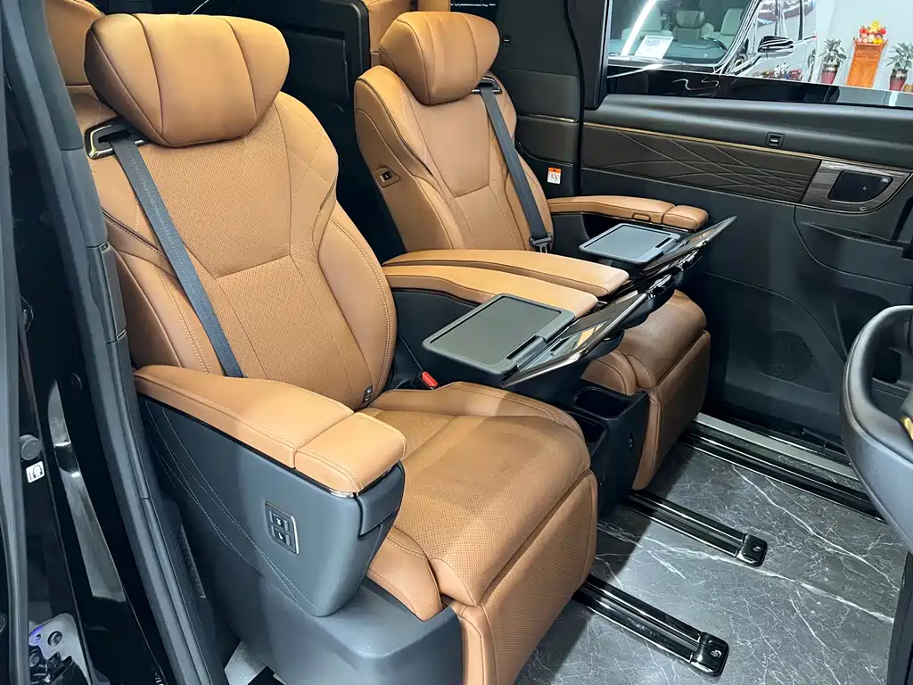 Toyota Alphard — миниатюра 14