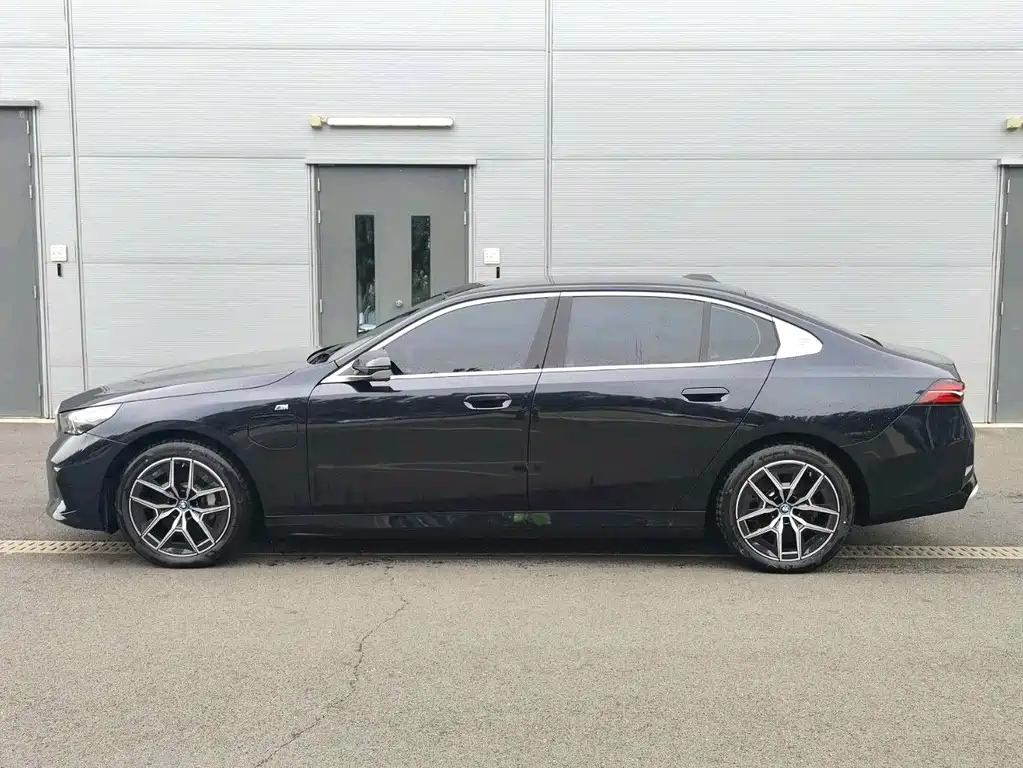 BMW i5 — миниатюра 9