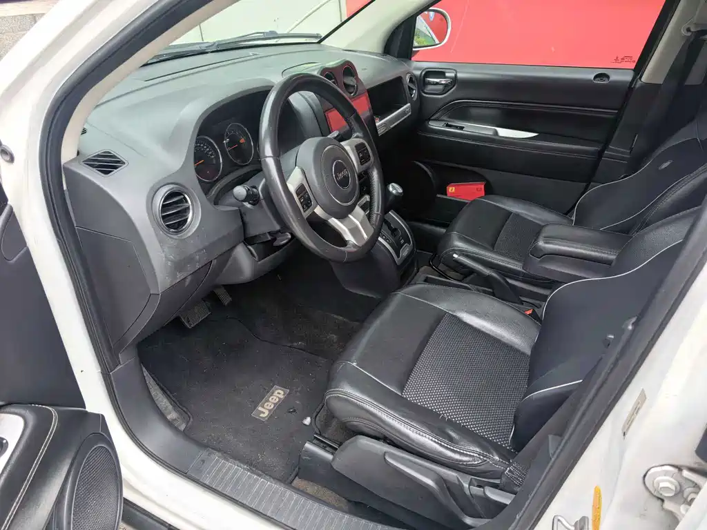 Jeep Compass (Import) — миниатюра 7