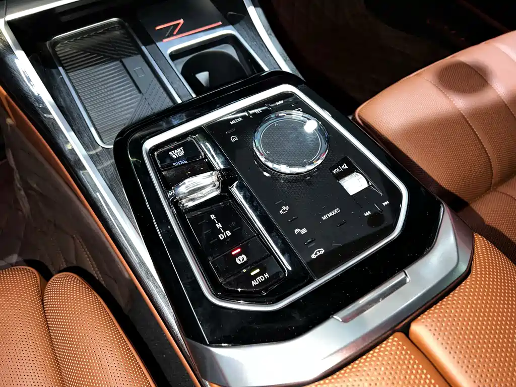 BMW i7 — миниатюра 13