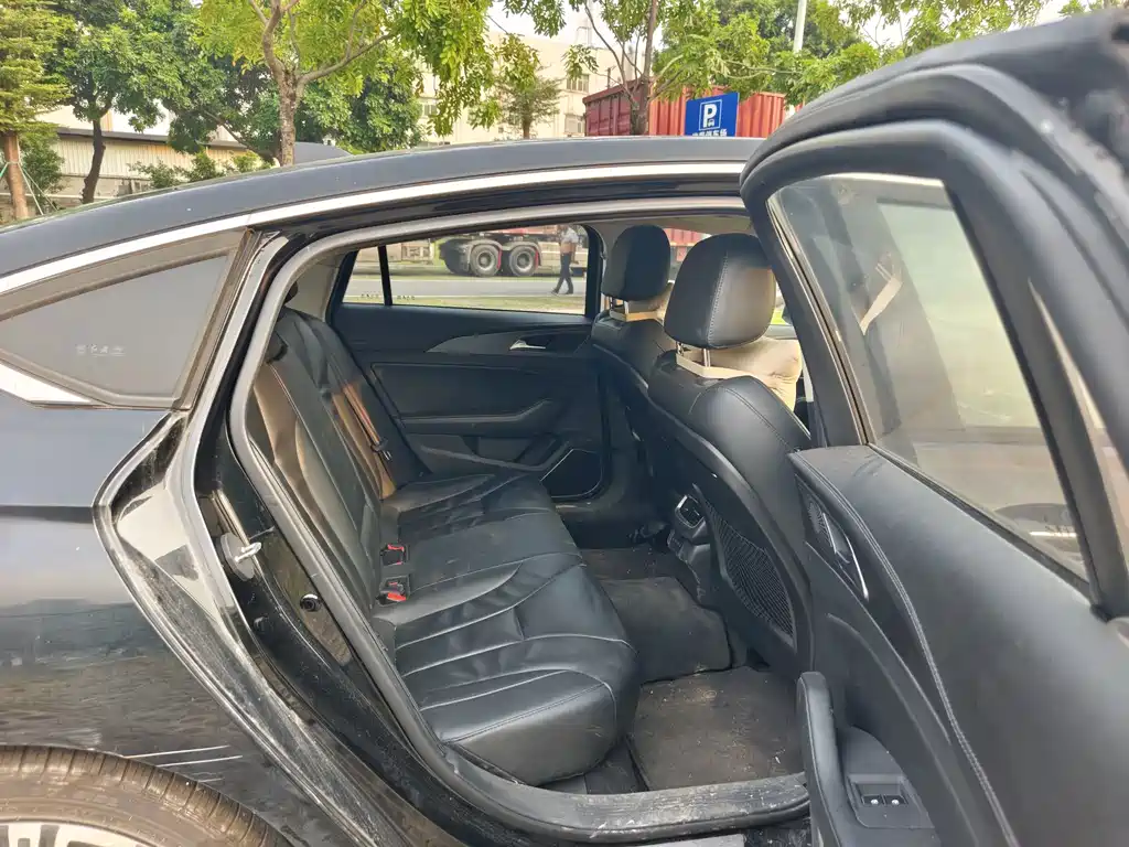 Hongqi Hongqi H5 — миниатюра 13