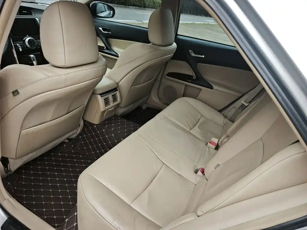 Toyota Reiz — миниатюра 9