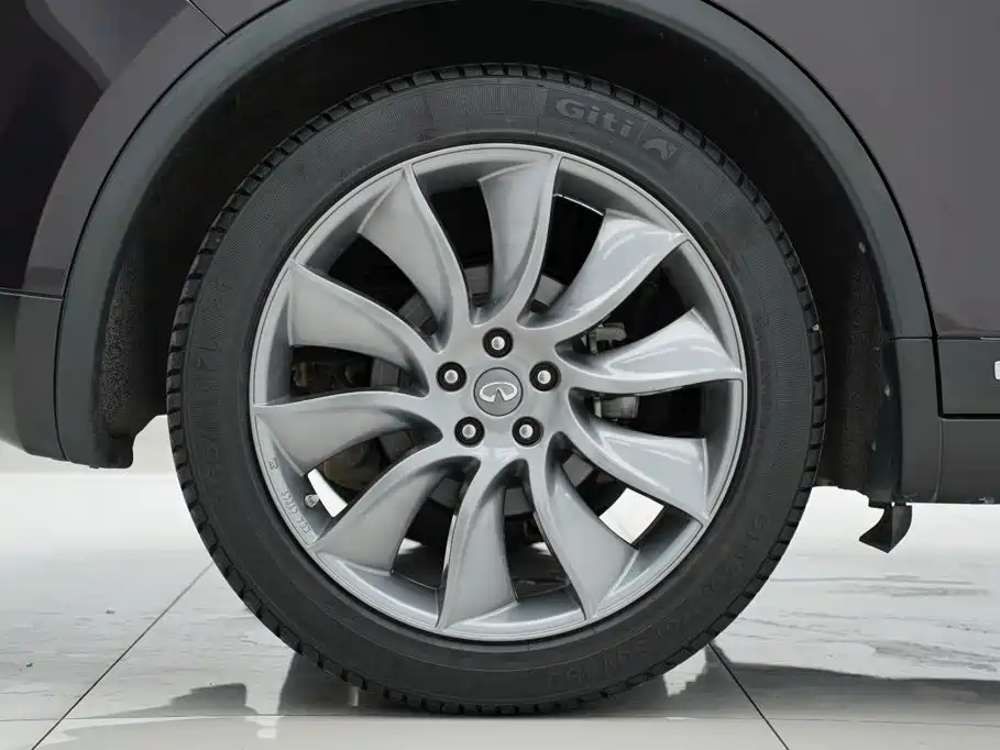 Infiniti QX70 — миниатюра 47