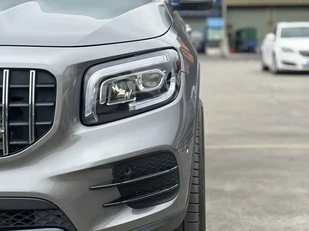 MERCEDES-BENZ GLB