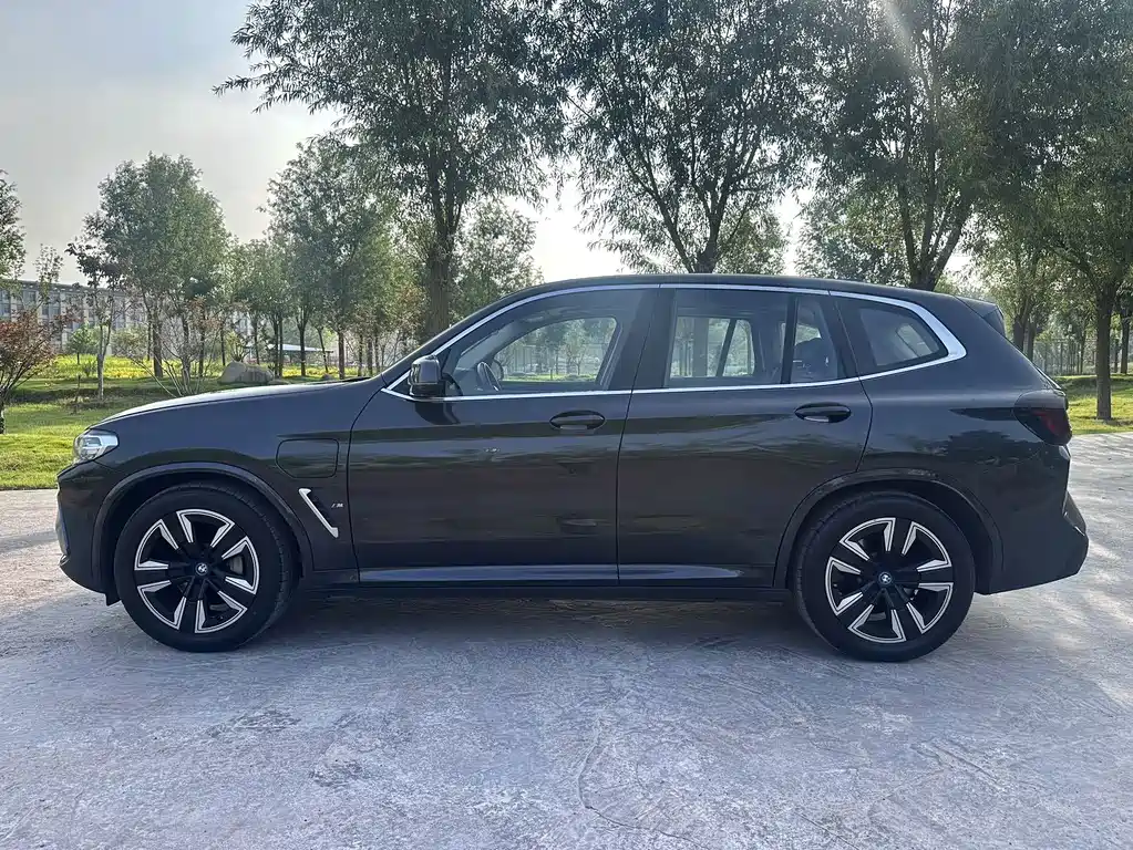 BMW iX3 — миниатюра 7