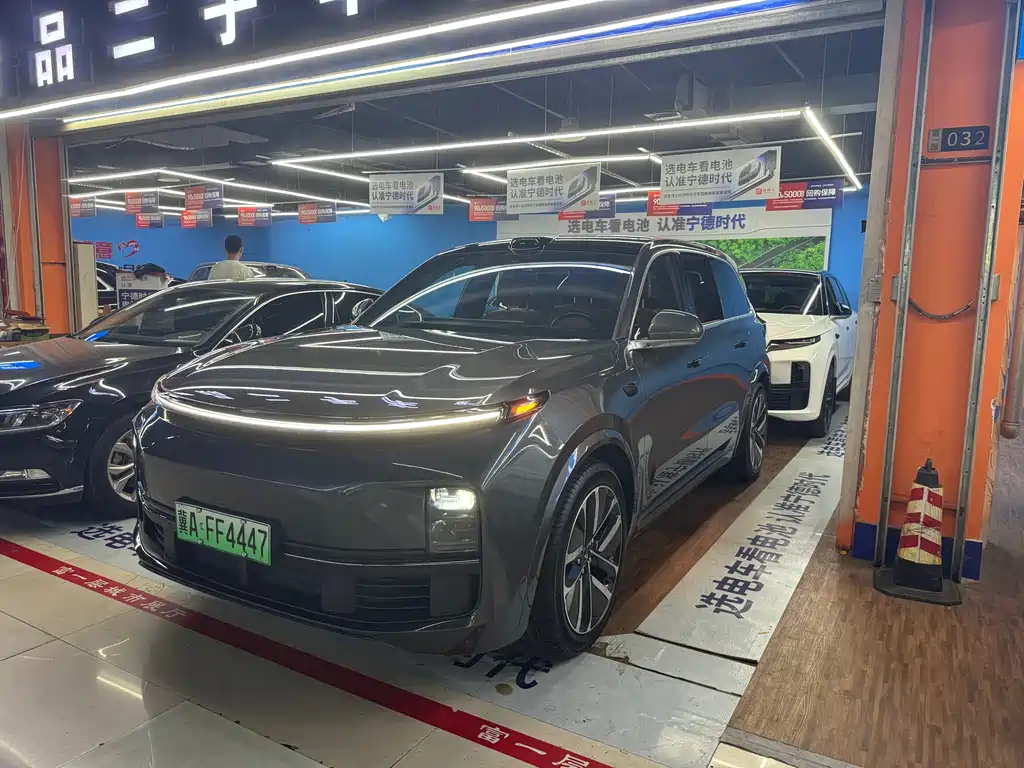 2023 Li Xiang L9 - zdjęcie 1 z 5