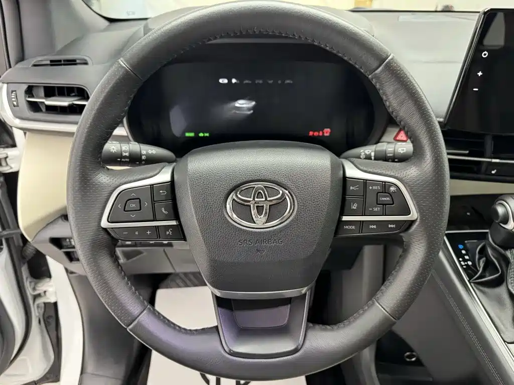 Toyota Granvia — миниатюра 16