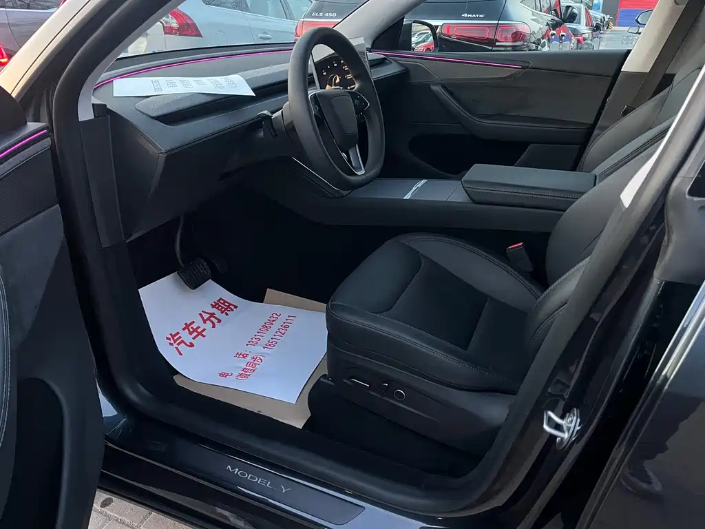 TESLA MODEL Y