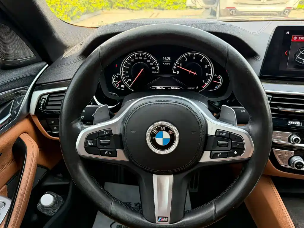 BMW 5 Series — миниатюра 7