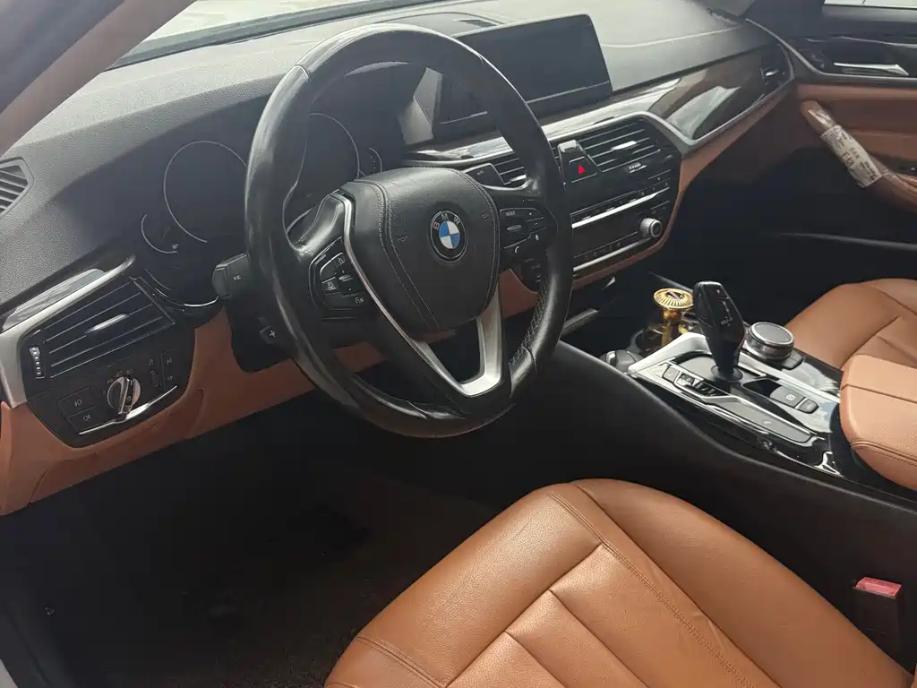 BMW 5 Series — миниатюра 8