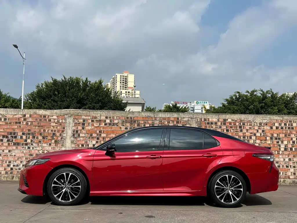 Toyota Camry — миниатюра 3