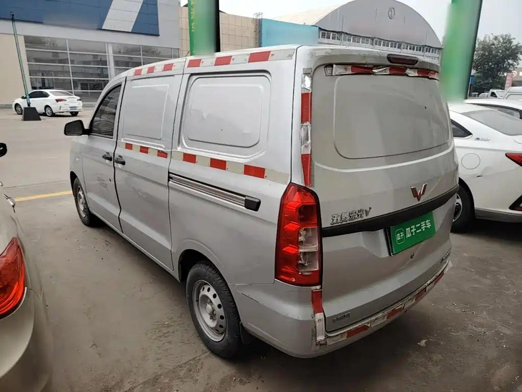 Wuling Hongguang V — миниатюра 5