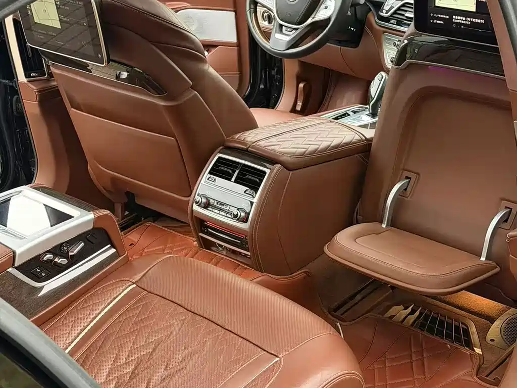 BMW 7 Series — миниатюра 6