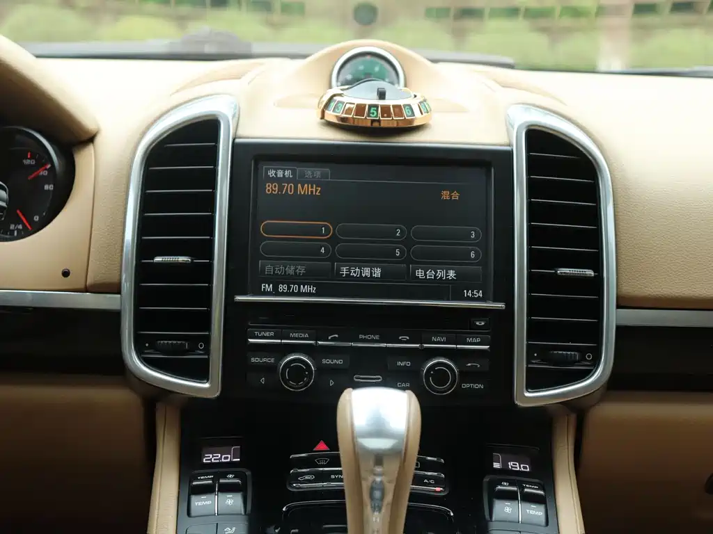 Porsche Cayenne — миниатюра 16