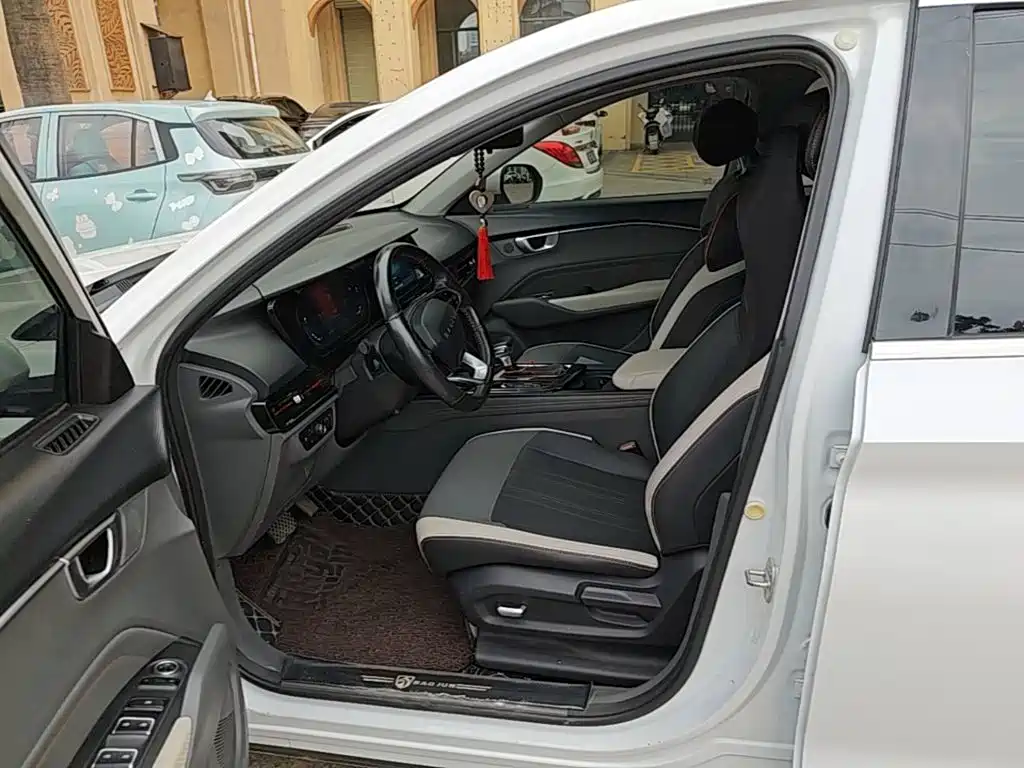 Baojun RC-6 — миниатюра 15