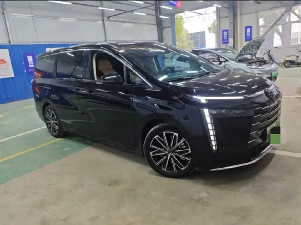 GAC Motor Trumpchi E8 PHEV — миниатюра 2
