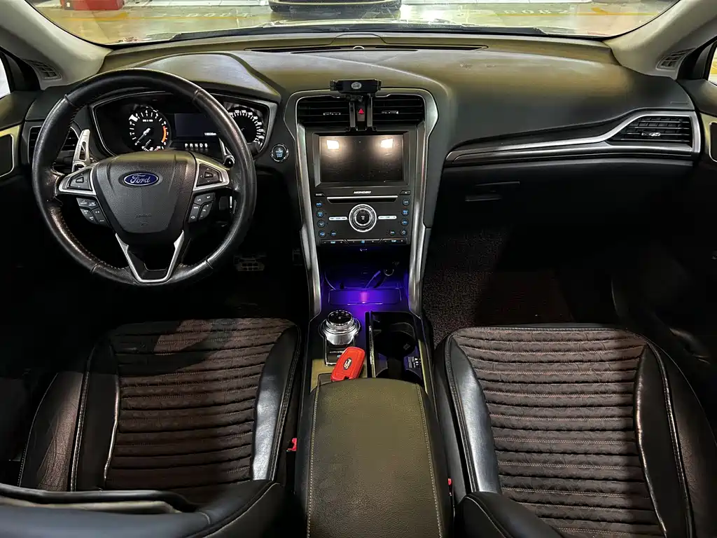 Ford Mondeo — миниатюра 6