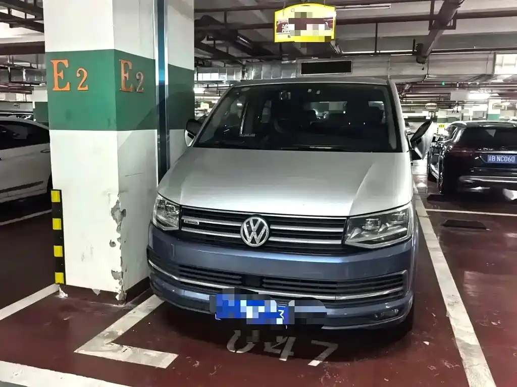 Volkswagen Multivan — миниатюра 2