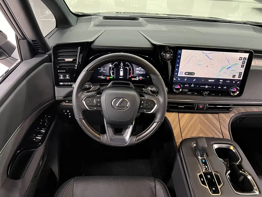 Lexus LM — миниатюра 18