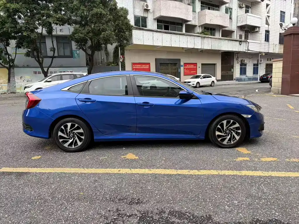 Honda Civic — миниатюра 4