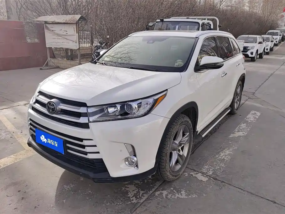 TOYOTA HIGHLANDER
