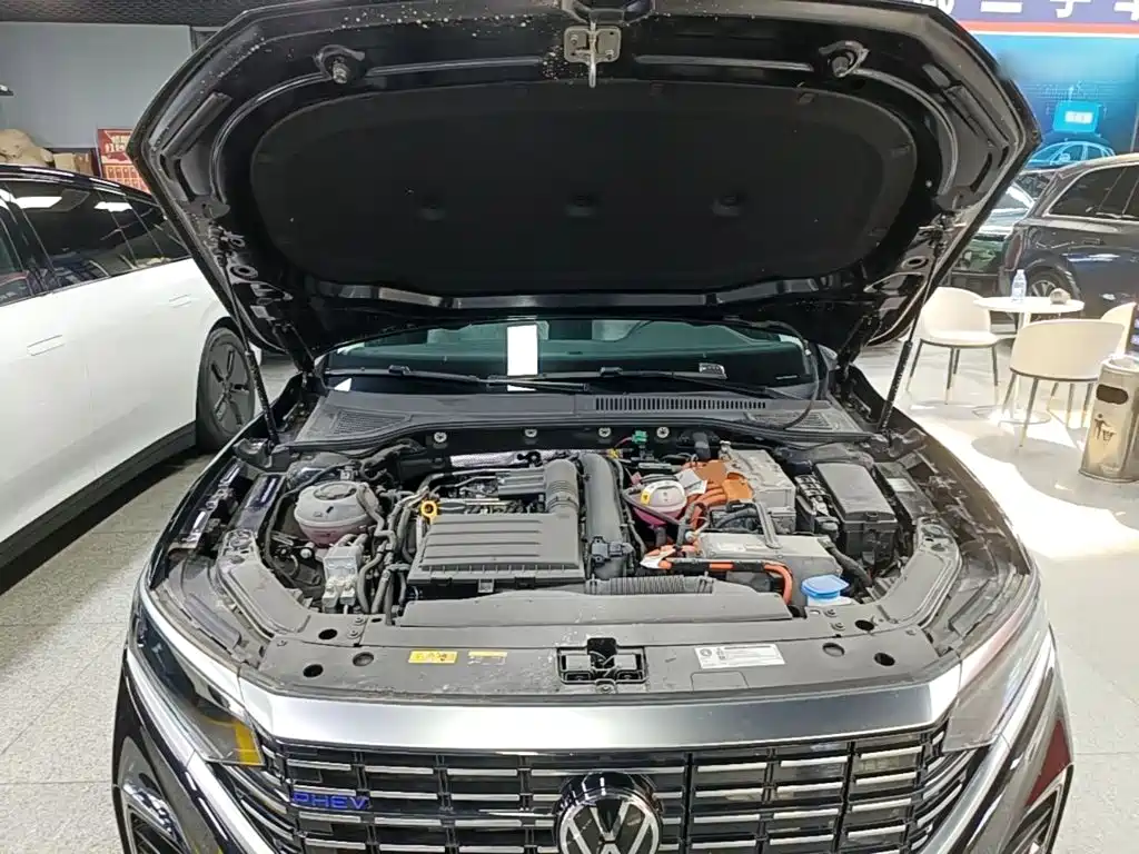 Volkswagen Passat PHEV — миниатюра 20