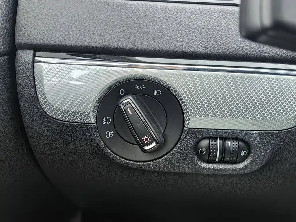 Volkswagen Sagitar — миниатюра 21