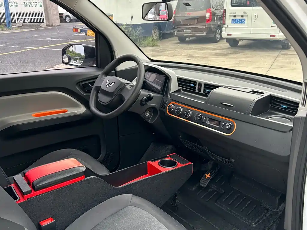 Wuling MINIEV — миниатюра 9