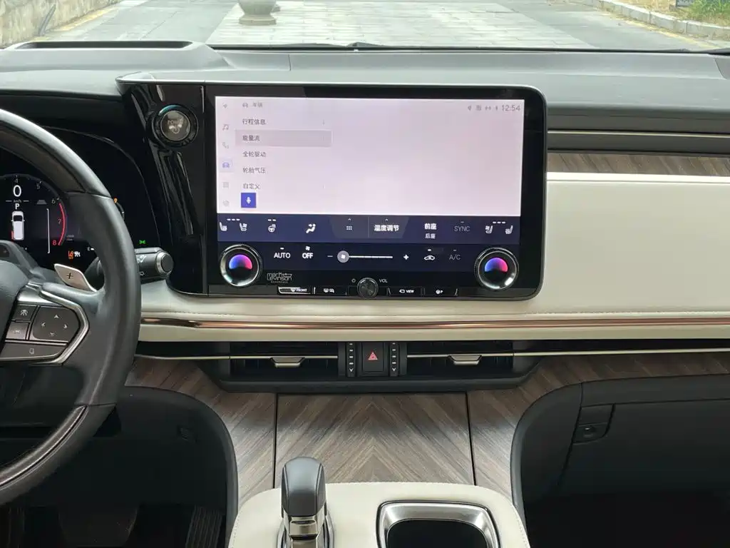 Lexus LM — миниатюра 22