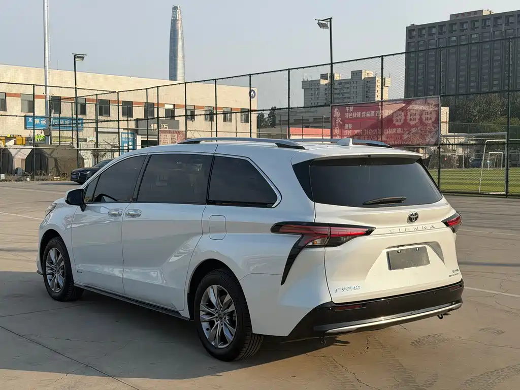 Toyota Sienna — миниатюра 4