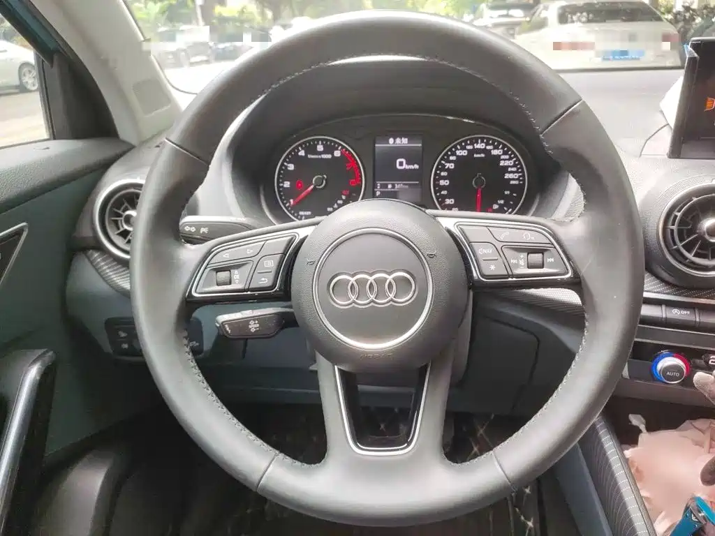 Audi Q2L — миниатюра 3