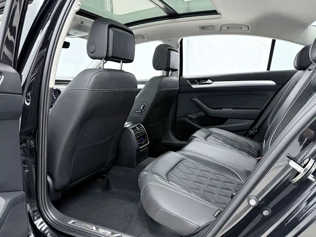 Volkswagen Magotan PHEV — миниатюра 10